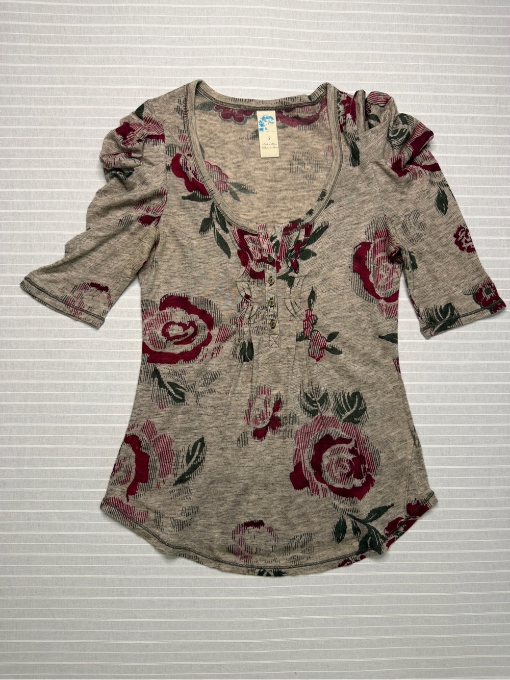 Free People Floral Puff Sleeve Henley Top โ Size Small ๐น
